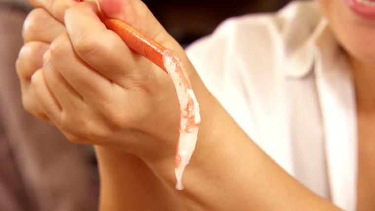 水揚げ直後のカニ 60 分食べ放題！国内外から観光客が殺到する漁港そば【新湊かに小屋】