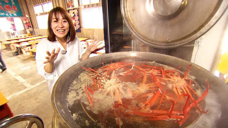 水揚げ直後のカニ 60 分食べ放題！国内外から観光客が殺到する漁港そば【新湊かに小屋】