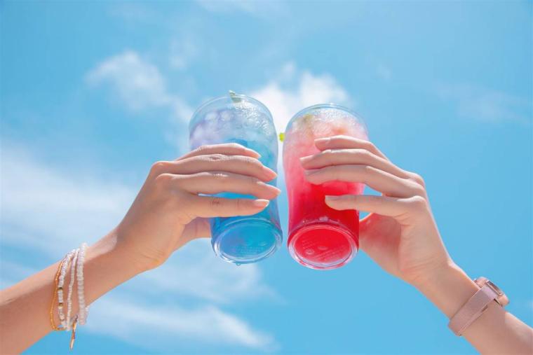 50 年以上レシピを受け継いだサーターアンダギー。アイスと自家製の紅芋クリームで「KAME ANDAGI（カメアンダギー）」（北谷町）