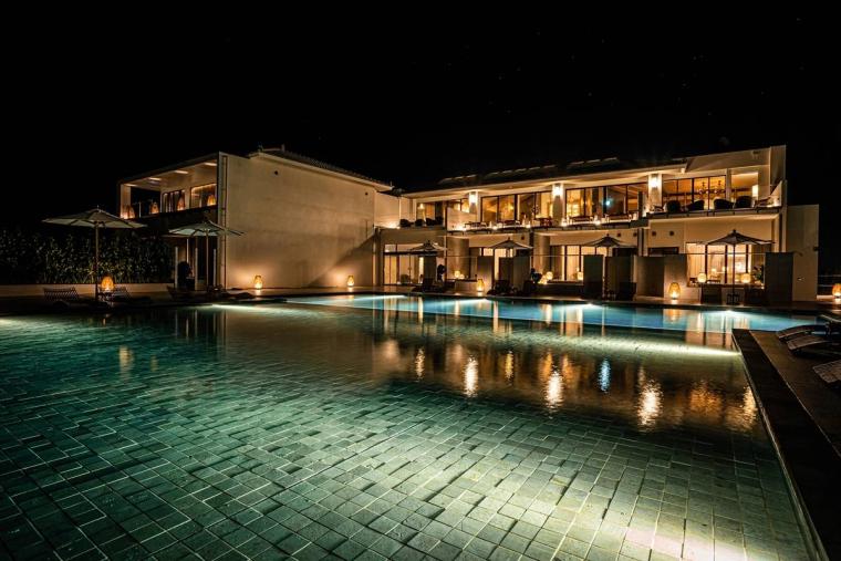 50 年以上レシピを受け継いだサーターアンダギー。アイスと自家製の紅芋クリームで「KAME ANDAGI（カメアンダギー）」（北谷町）