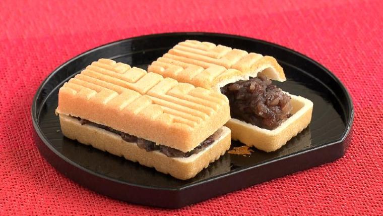 【静岡県三島市】裏路地でローカルな食べ歩き 青果店のフルーツパフェにハート型の三島コロッケ