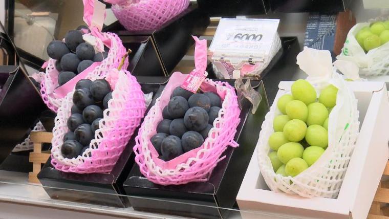 【静岡県三島市】裏路地でローカルな食べ歩き 青果店のフルーツパフェにハート型の三島コロッケ