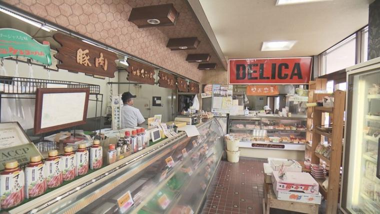 【静岡県三島市】裏路地でローカルな食べ歩き 青果店のフルーツパフェにハート型の三島コロッケ