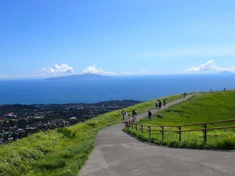 【静岡県伊東市・大室山】アクセスから散策方法まで解説 リフトに乗って標高 580m から伊豆七島を拝む