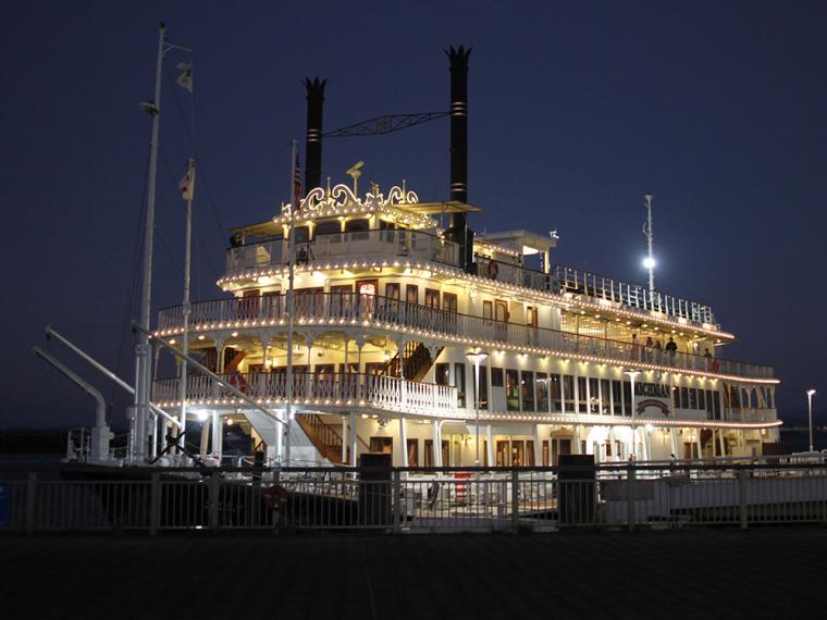 「びわ湖大津・ナイトクルーズ花火」ミシガン