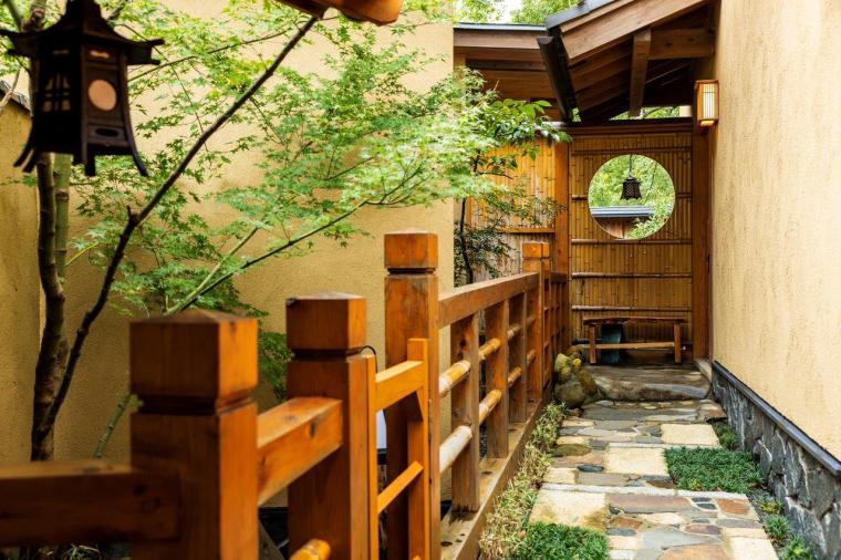 源翠瓏（げんすいろう）