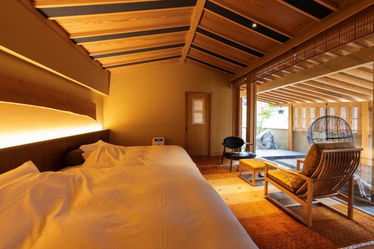 源翠瓏（げんすいろう）