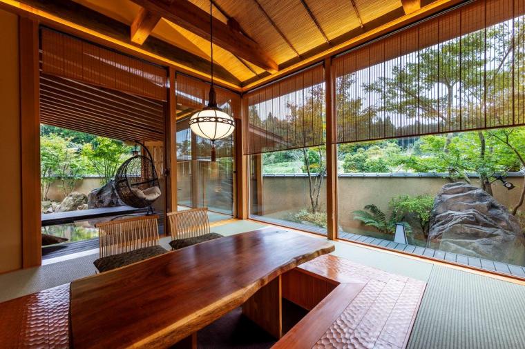 源翠瓏（げんすいろう）