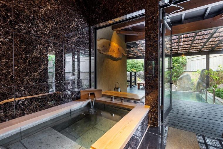 源翠瓏（げんすいろう）