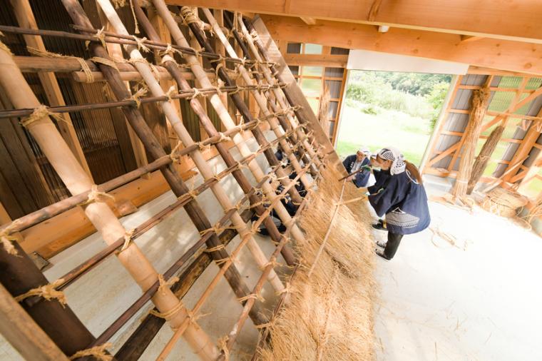 「カヤ・キャン美山」かやぶき体験