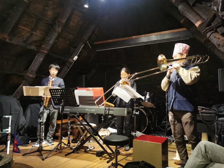 「カヤ・キャン美山」ライブ演奏