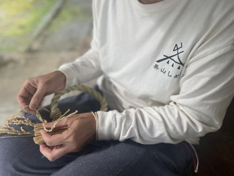 「カヤ・キャン美山」しめ縄づくり