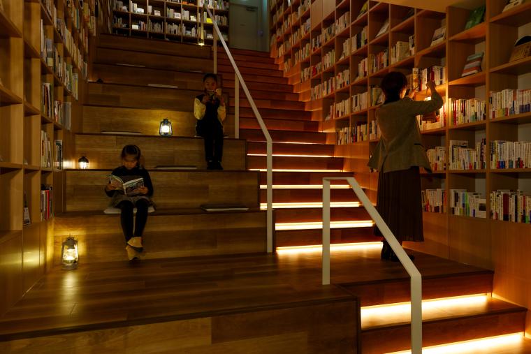 「ねをはす Book&Hotel」夜の本屋体験