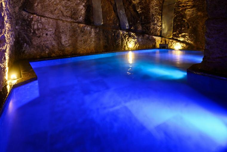 洞窟風呂の宿 百楽荘