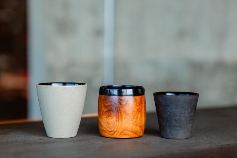 沖縄の人気飲食店のメニューを琉球漆器で愉しむ「CAFE 角萬」（那覇市）