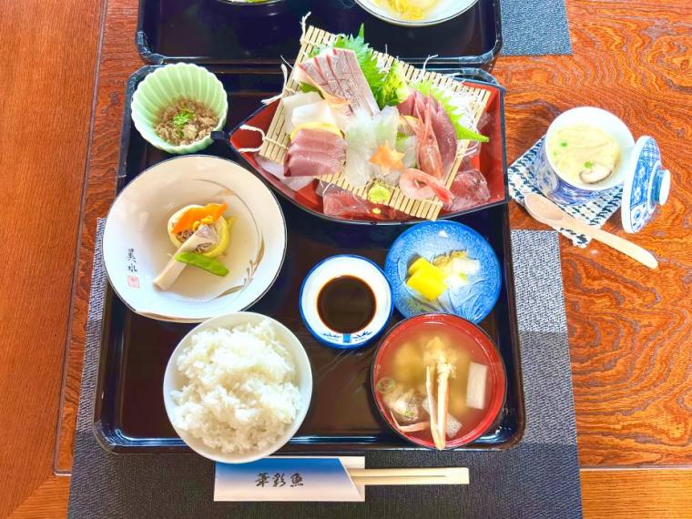 五種盛り刺身定食の画像