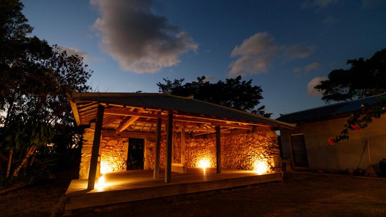 「伝泊」サンゴ石小屋のある宿