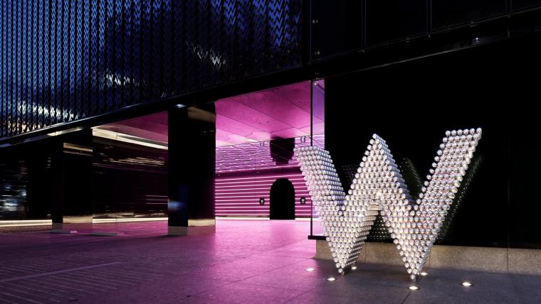 「W大阪」正面玄関