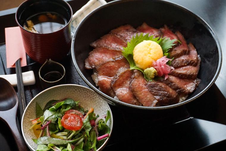 宮崎「季節料理かわの」尾崎牛ステーキ丼