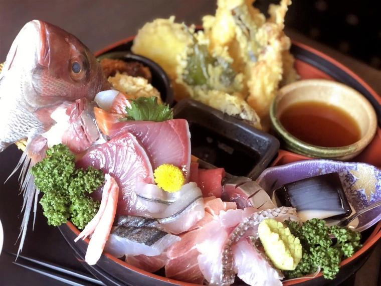 北陸旅で食べたい【富山の海鮮グルメ】漁師オーナー山盛り丼や漁協・鮮魚店直営の漁港メシ…地元民も驚く海鮮グルメ