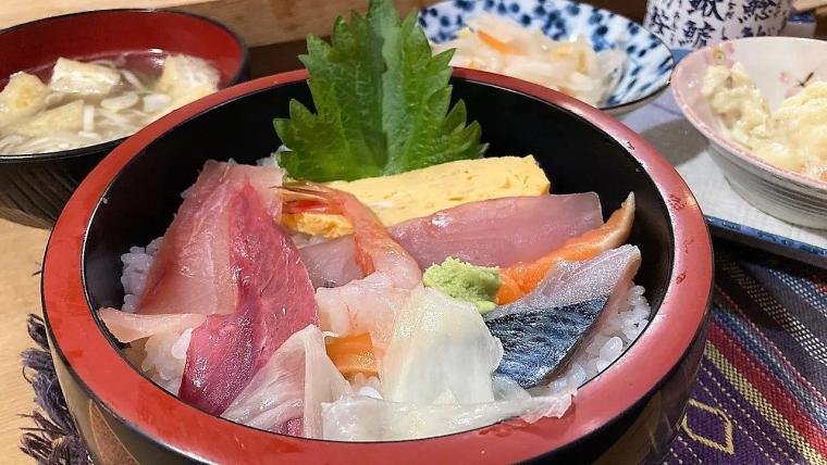 北陸旅で食べたい【富山の海鮮グルメ】漁師オーナー山盛り丼や漁協・鮮魚店直営の漁港メシ…地元民も驚く海鮮グルメ