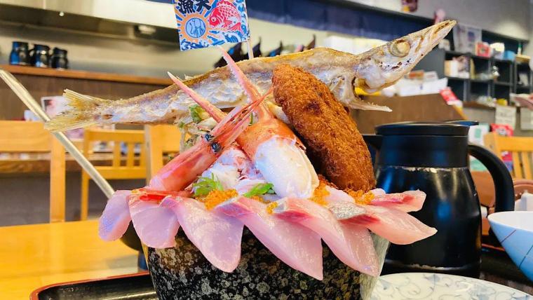 北陸旅で食べたい【富山の海鮮グルメ】漁師オーナー山盛り丼や漁協・鮮魚店直営の漁港メシ…地元民も驚く海鮮グルメ