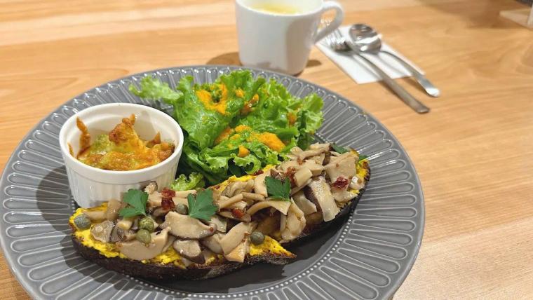 緑いっぱいのカフェで手作りパンのランチ【Bloom Note】富山市の花屋さん＆カフェ