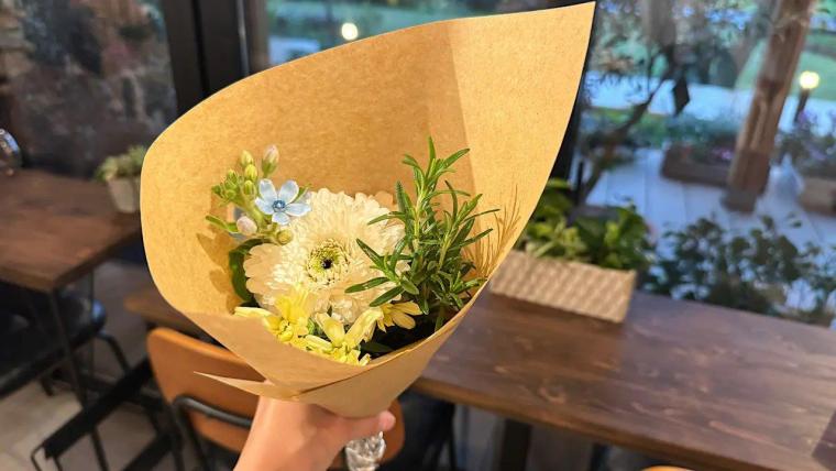 緑いっぱいのカフェで手作りパンのランチ【Bloom Note】富山市の花屋さん＆カフェ