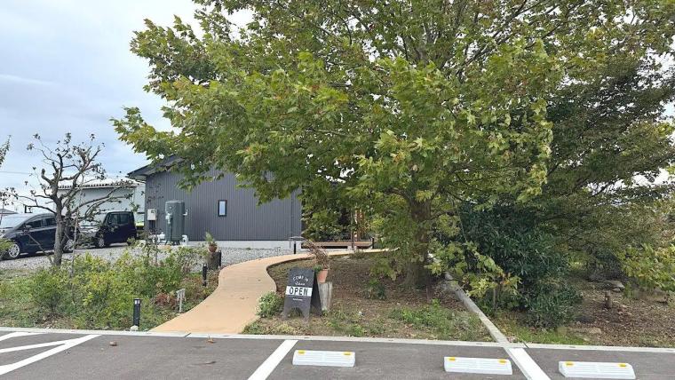 緑いっぱいのカフェで手作りパンのランチ【Bloom Note】富山市の花屋さん＆カフェ