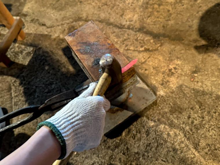 鳥取県日野町、鍛冶体験ができるたたらの里の鍛冶工房へ