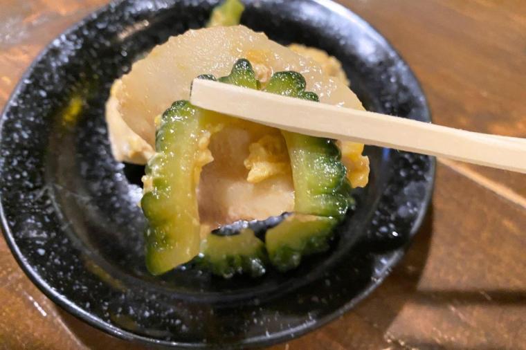 ノスタルジック居酒屋。昭和レトロな「炭家 美里店」で楽しむ駄菓子とゲームとせんべろ（沖縄市）