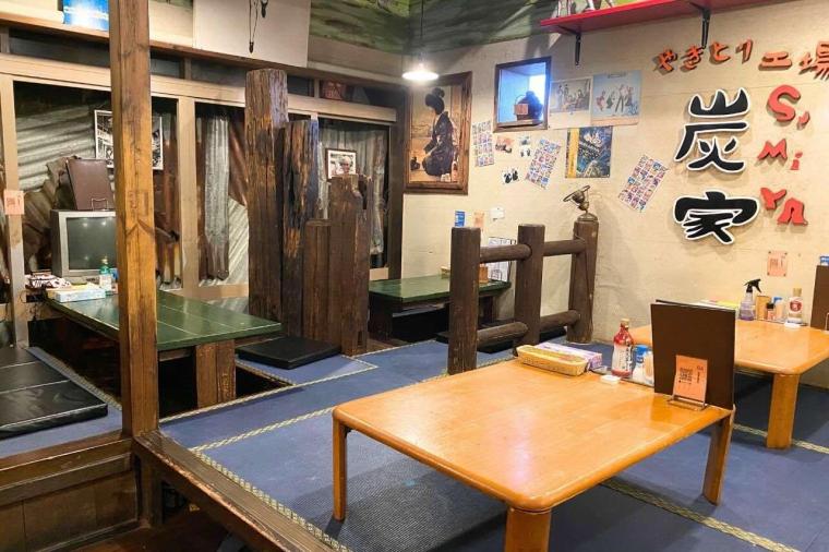 ノスタルジック居酒屋。昭和レトロな「炭家 美里店」で楽しむ駄菓子とゲームとせんべろ（沖縄市）