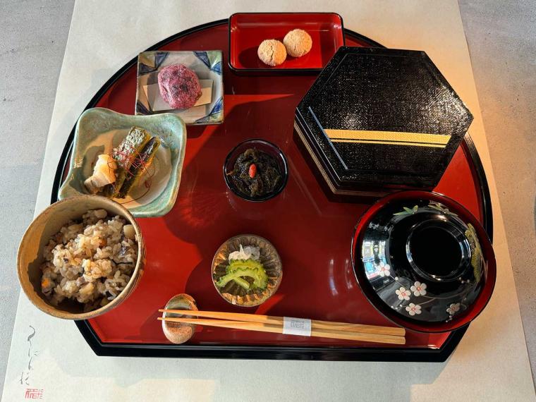 月イチ限定！500 円で堪能できる琉球料理。ランチで琉球料理伝承人が「ぬちぐすい御前」を提供『くにんだ』（那覇）