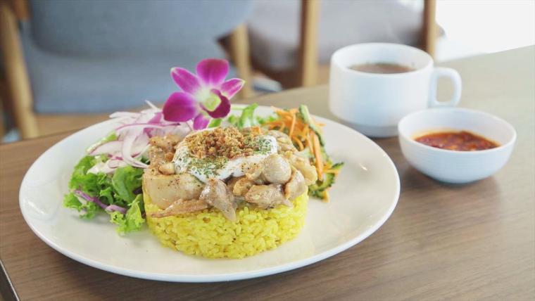 眺めのいいカフェで地元食材を使ったスローフードをゆったりと「KOURI 島厨房 Kafuu（コウリ シマチュウボウ カフー）」（今帰仁村）