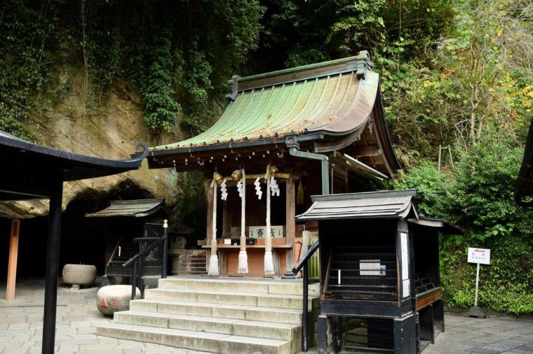 銭洗弁財天宇賀福神社