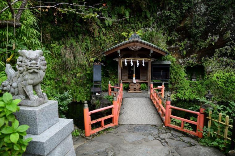 銭洗弁財天宇賀福神社