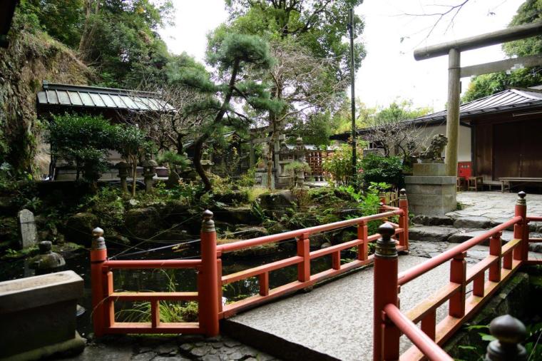 銭洗弁財天宇賀福神社