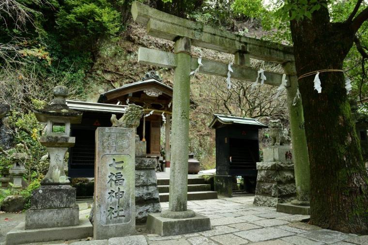 銭洗弁財天宇賀福神社