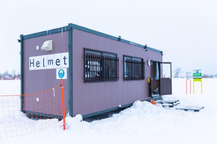 ヘルメットはエリア内の貸し出し室