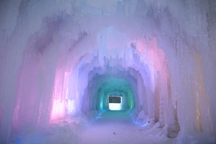 まほら岩手「氷の洞窟」