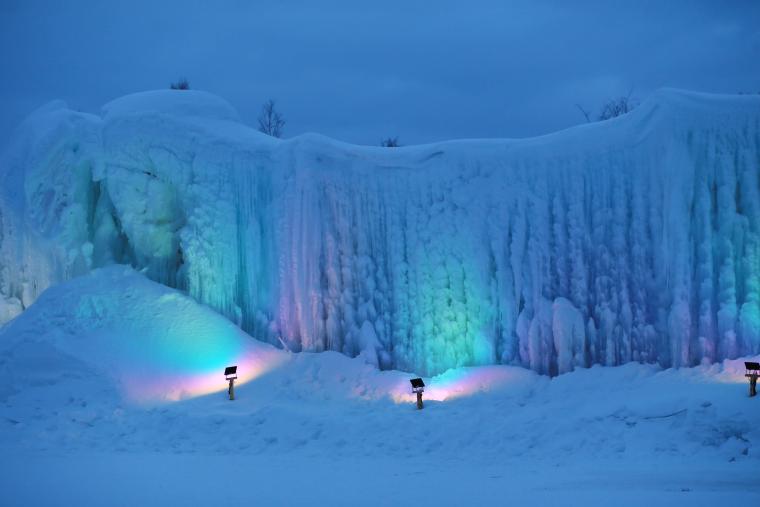 まほら岩手「氷の壁」