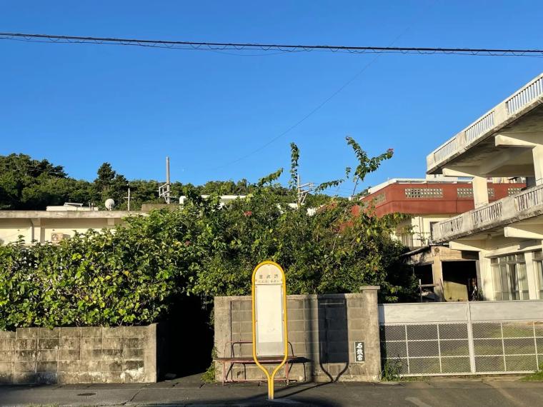 うるま市・金武湾バス停（安慶名向け）