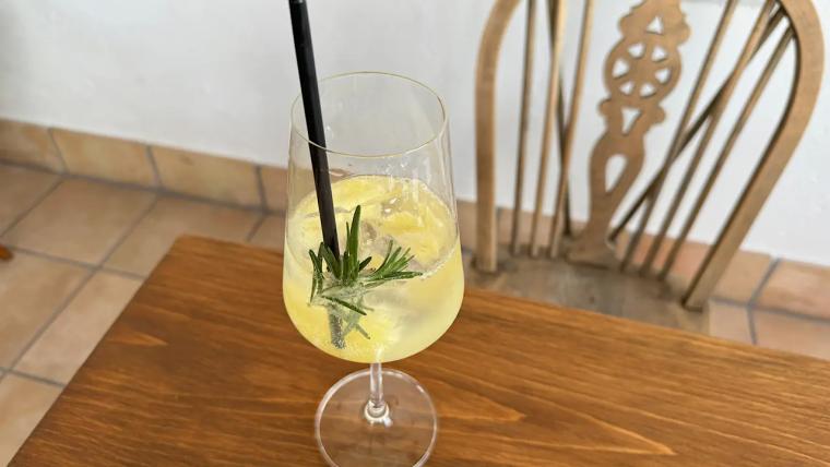 地中海風のおしゃれなカフェレストラン【dill.】呉羽の梨畑から富山平野を見下ろす絶景ロケーション