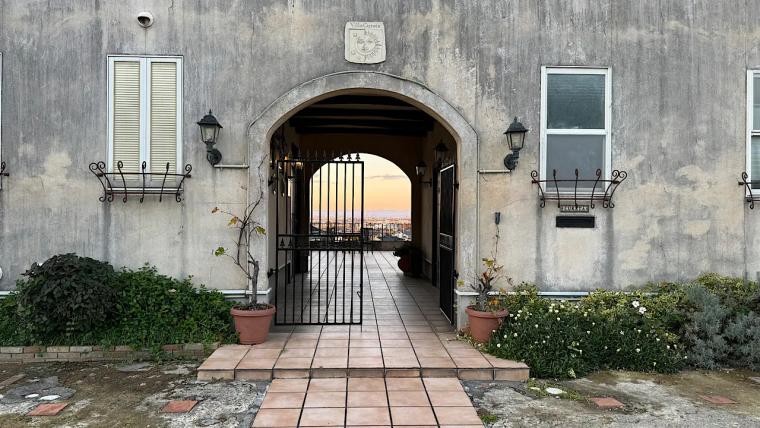 地中海風のおしゃれなカフェレストラン【dill.】呉羽の梨畑から富山平野を見下ろす絶景ロケーション