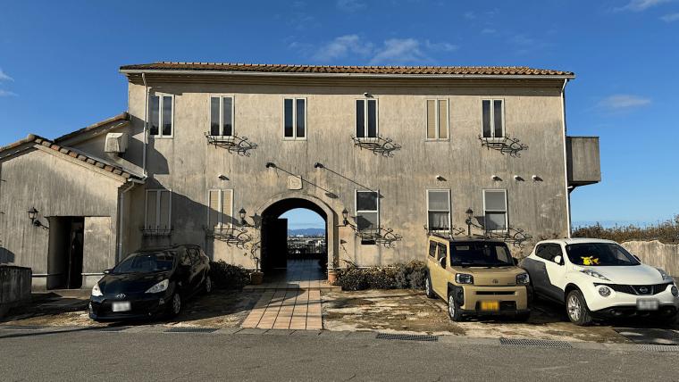 地中海風のおしゃれなカフェレストラン【dill.】呉羽の梨畑から富山平野を見下ろす絶景ロケーション