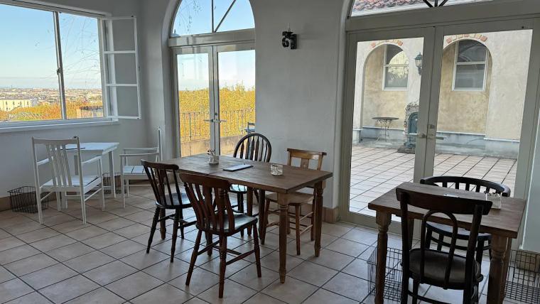 地中海風のおしゃれなカフェレストラン【dill.】呉羽の梨畑から富山平野を見下ろす絶景ロケーション