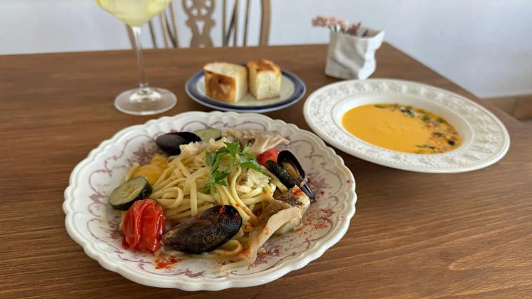 地中海風のおしゃれなカフェレストラン【dill.】呉羽の梨畑から富山平野を見下ろす絶景ロケーション