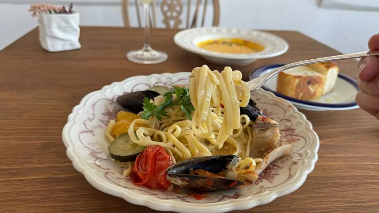 地中海風のおしゃれなカフェレストラン【dill.】呉羽の梨畑から富山平野を見下ろす絶景ロケーション