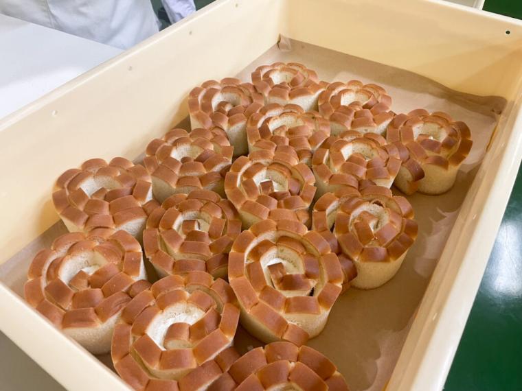 島根県出雲市のご当地パン「バラパン」。1 日 4000 個を作る素早い職人技がスゴイ！