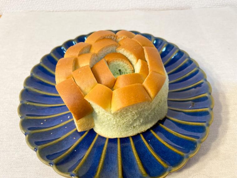 島根県出雲市のご当地パン「バラパン」。1 日 4000 個を作る素早い職人技がスゴイ！